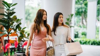 服を買いすぎる主婦