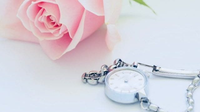 結婚式に腕時計はマナー違反 Ng例と高級ドレスウォッチおすすめ３選 ファッションレンタル比較ランキング３選