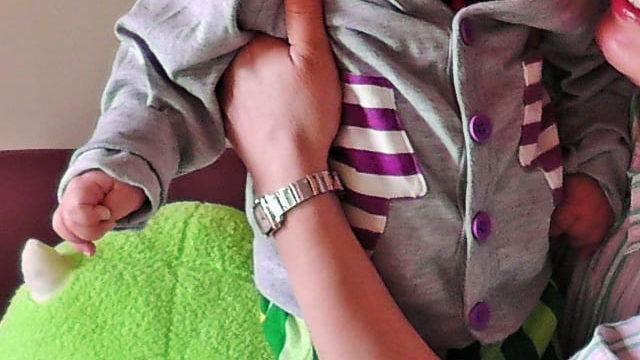 育児中の女性用腕時計の付け方